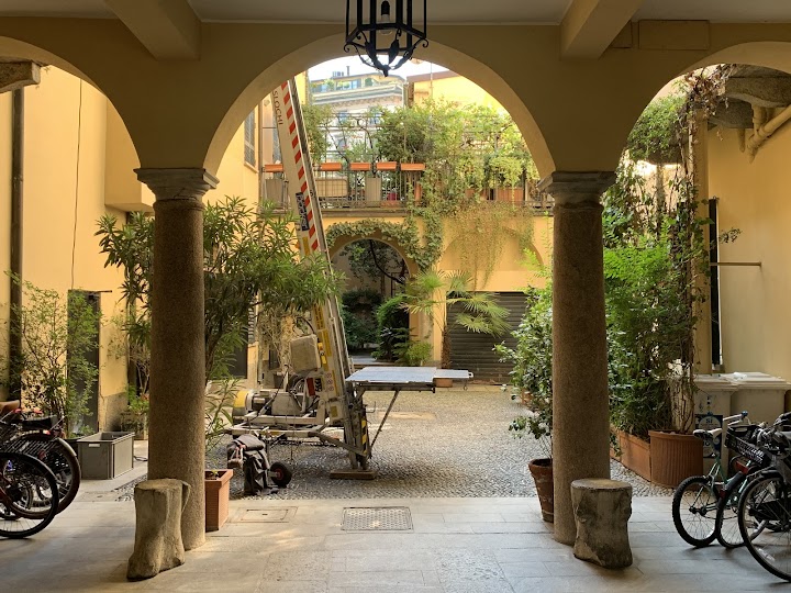 Autoscala in cortile interno